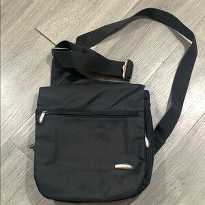 Travelon Black Sling Crossbody Flap Closure Anti-Theft Tons of Pockets